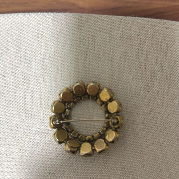 Vintage Regency Signed GoldTone Pale Green & Amber  Rhinestone Circle Brooch. - Picture 3 of 6